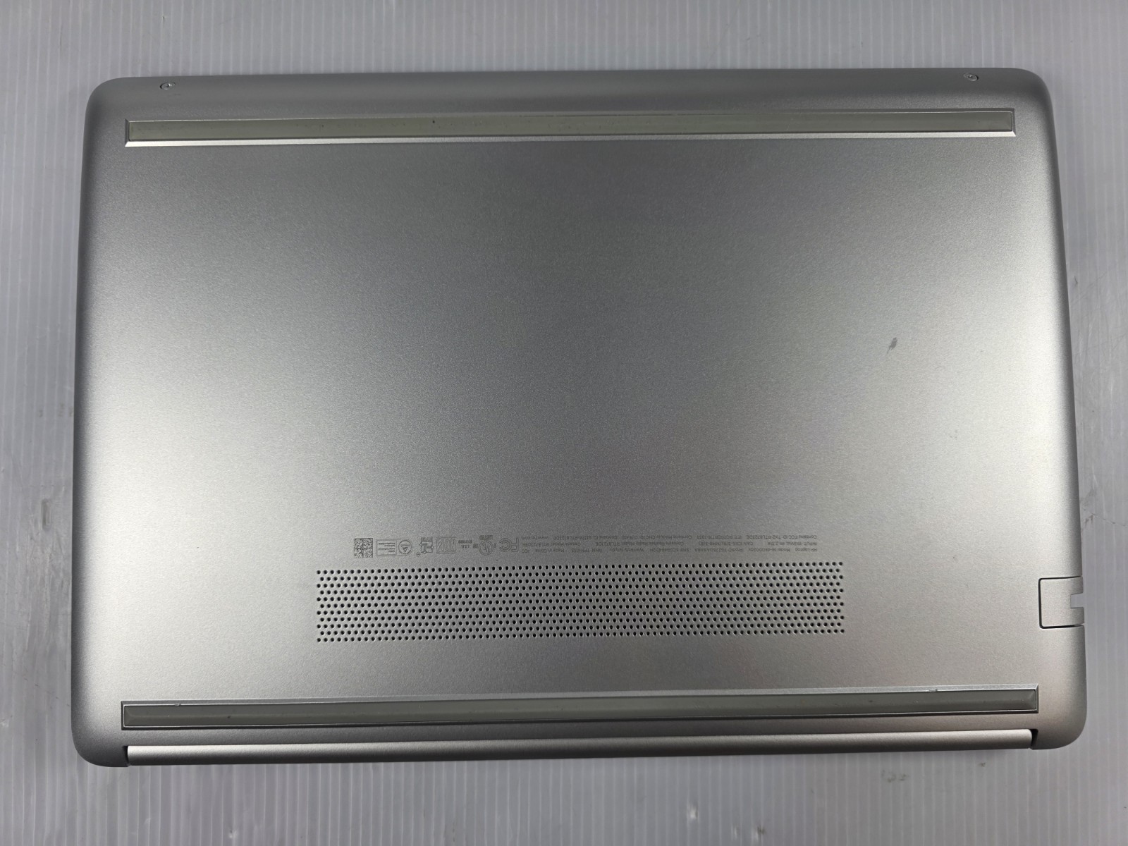 HP 14-dk0002dx 14″ 128GB SSD AMD A9-9425 4GB RAM Laptop Windows 10