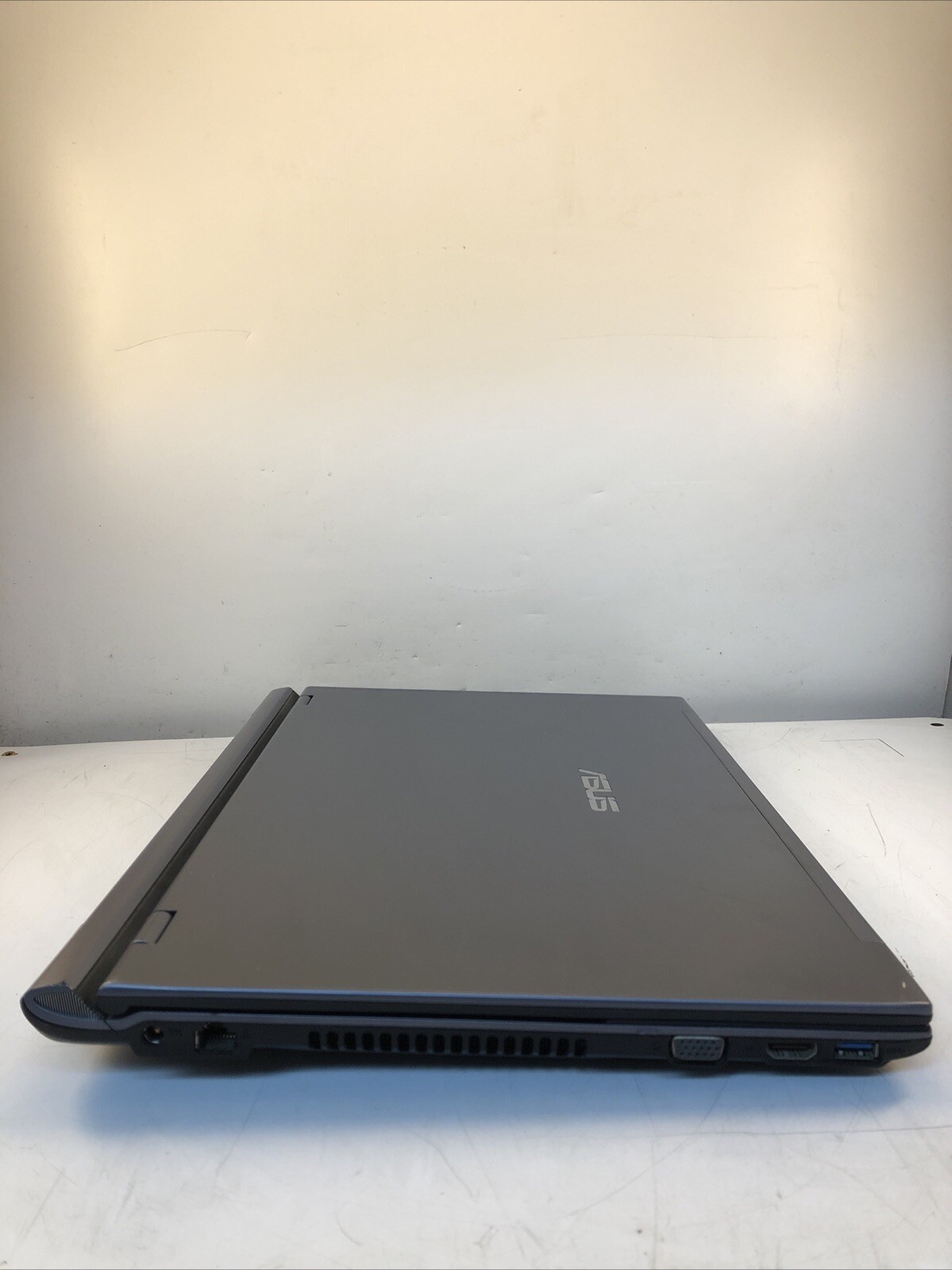 ASUS U56E – BBL6 Powers On bad screen untested unknown cpu