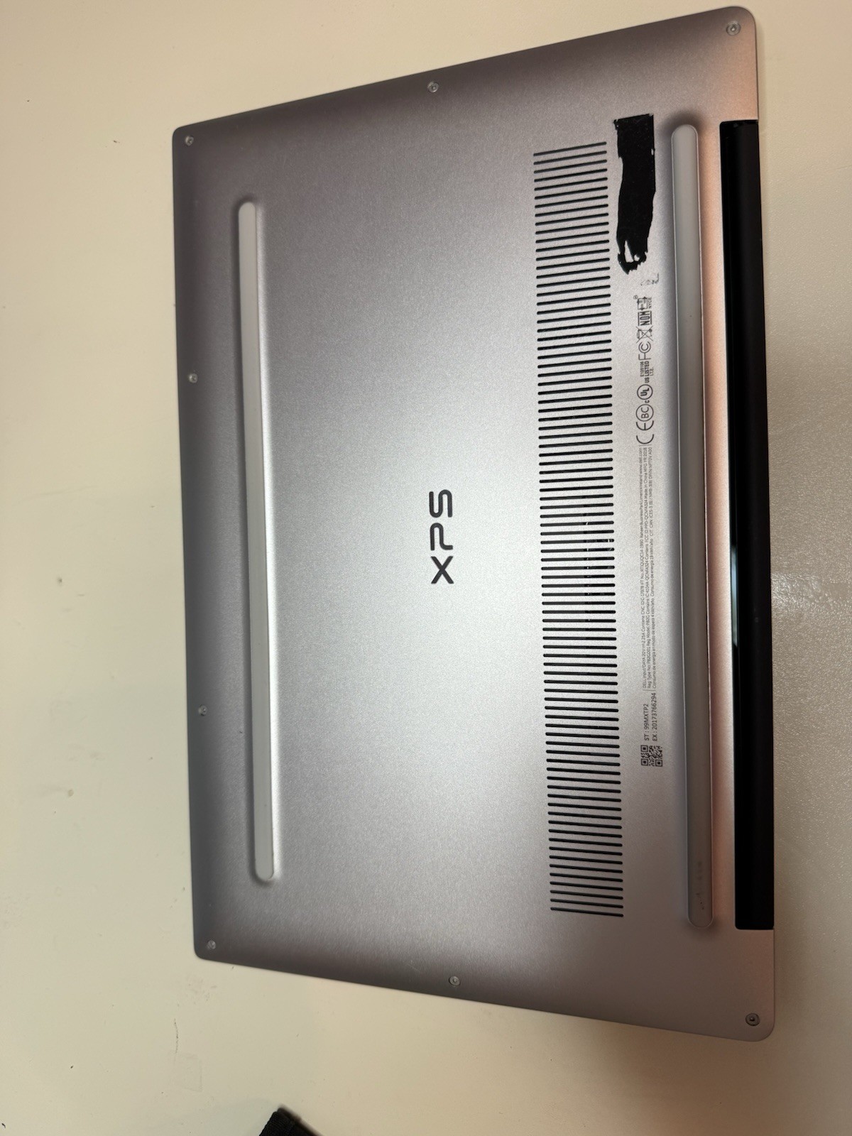 Dell XPS 13 9370 13″ i7-8550U 16GB DDR4 RAM 1TB SSD Win11 UHD 620 Silver