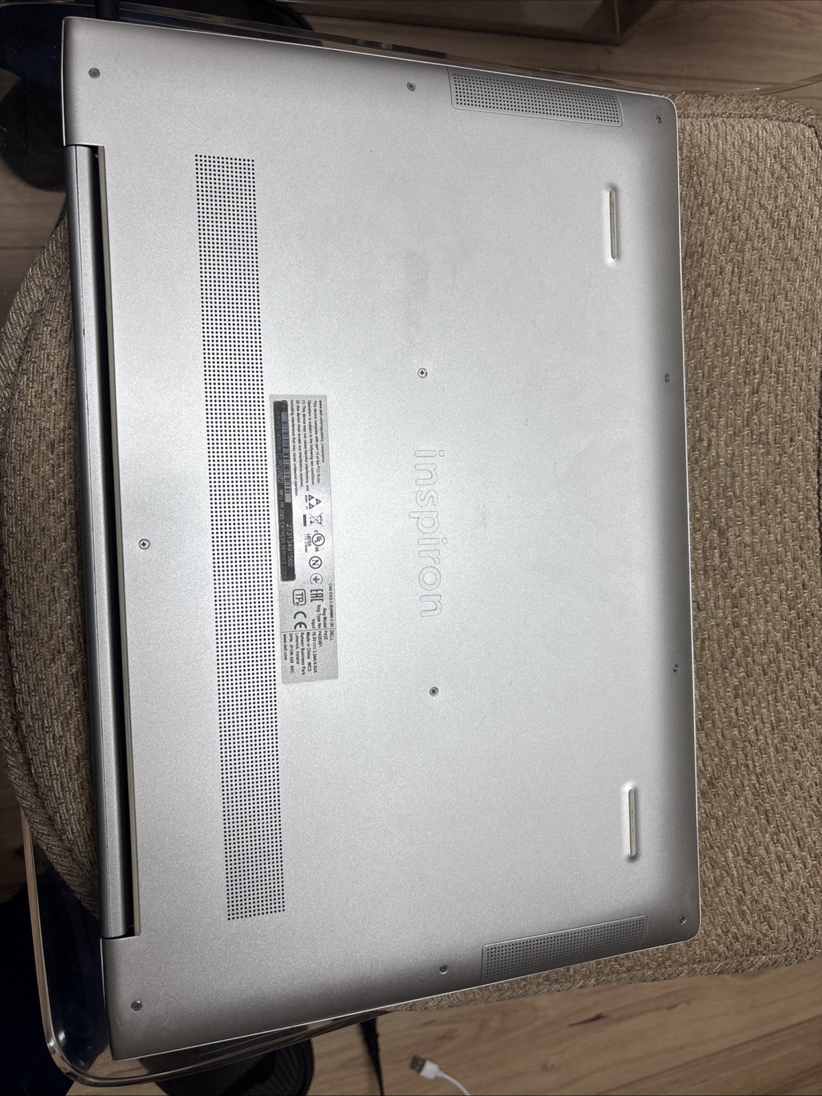 dell inspiron 17 7000 2 in 1 laptop (comes with a charger)