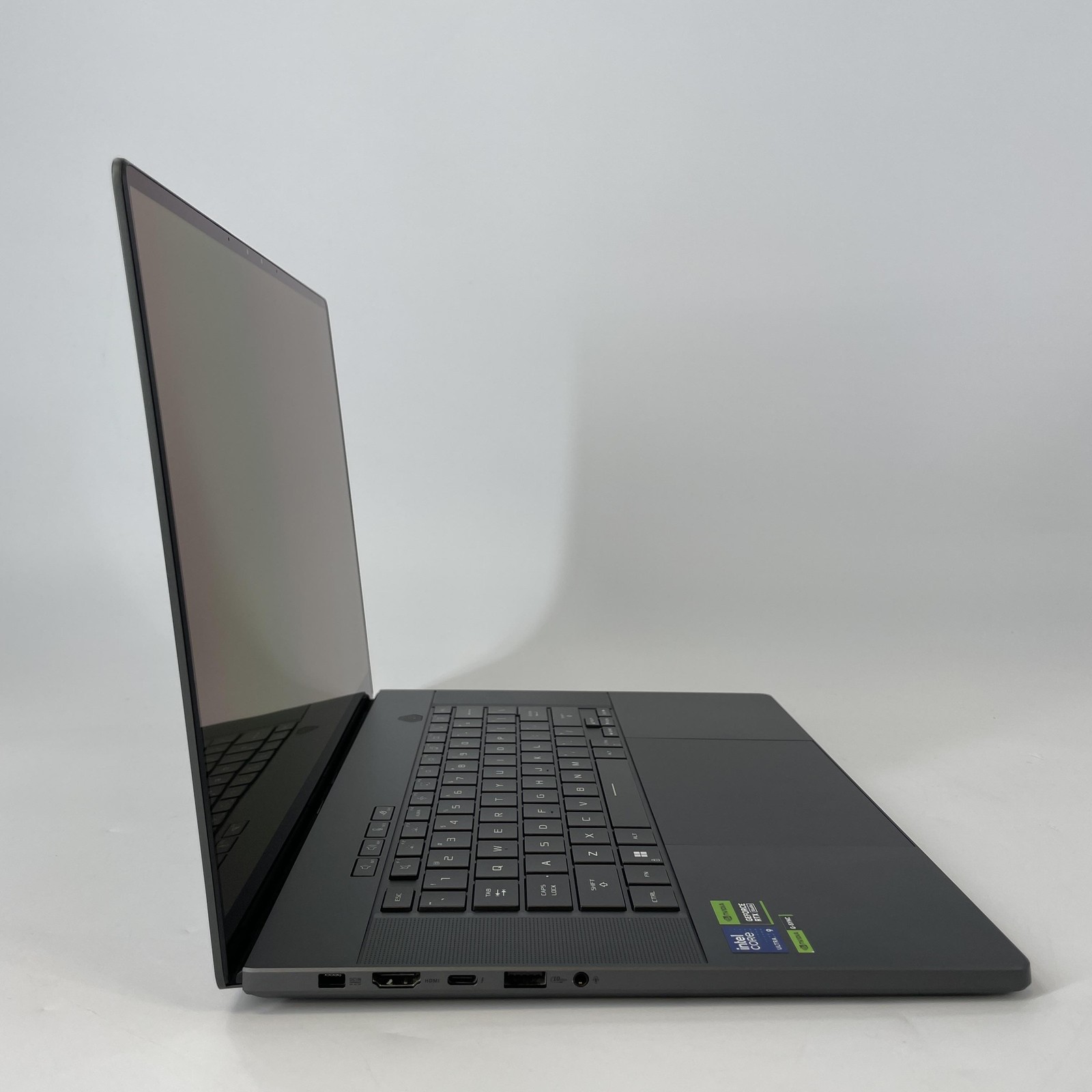 Asus ROG Zephyrus G16 GU605 240Hz QHD+ 2.5GHz Ultra 9 185H 32GB 4TB SSD RTX 4090