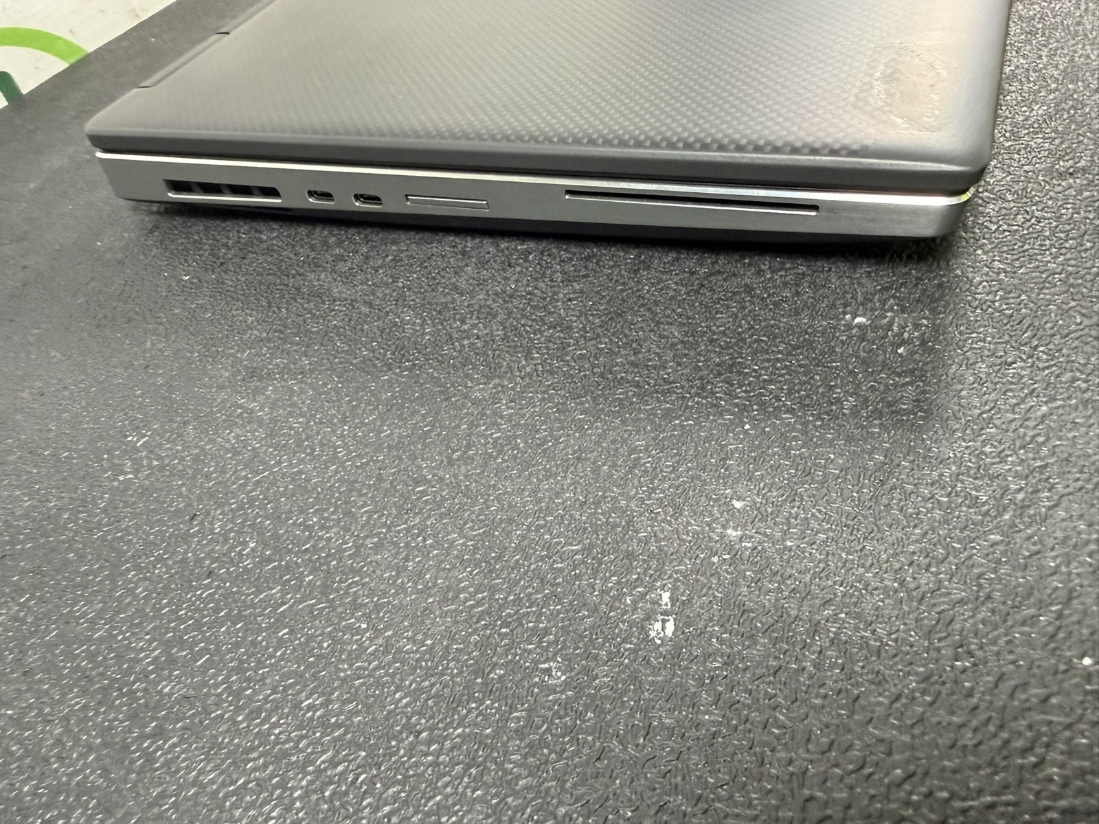 Dell Precision 7540 Xeon E-2276M 2.8GHz 16GB DDR4 512GB M.2 Quadro RTX 3000