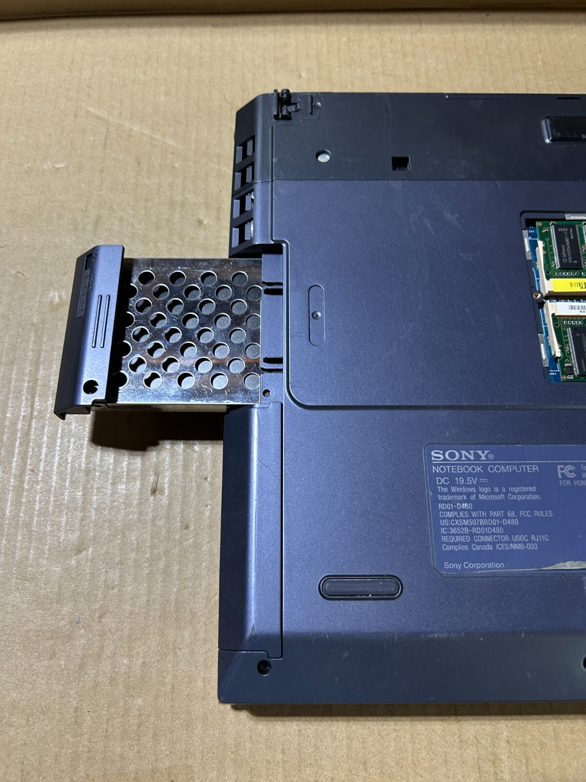 Used – Parts – Sony Vaio PCG-8L2L Laptop – Intel Pentium 4 – 1GB RAM – No HDD