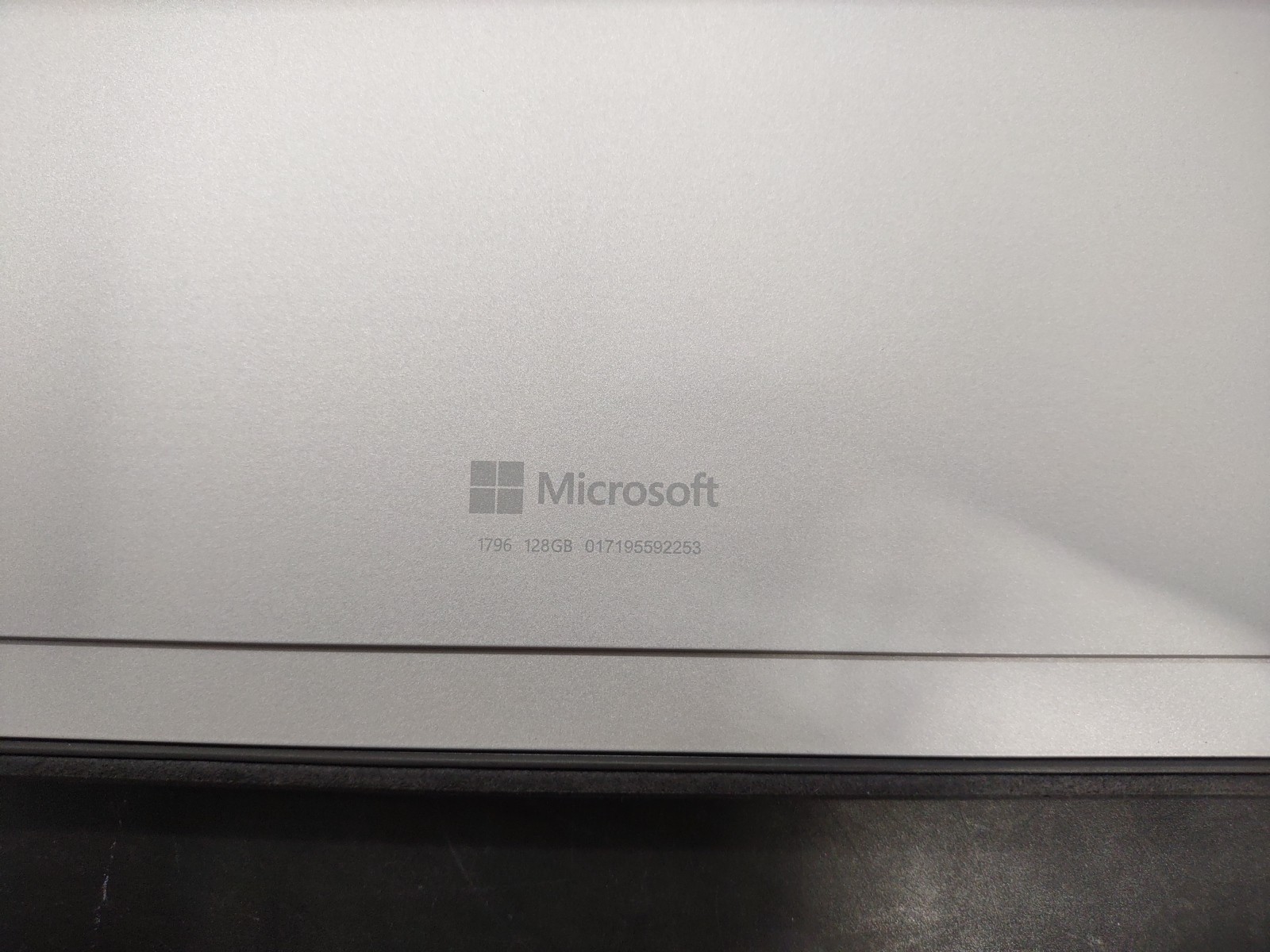 Microsoft Surface Pro 6 i5 8350U @ 1.70GHz 8GB RAM 128GB NVME NO OS
