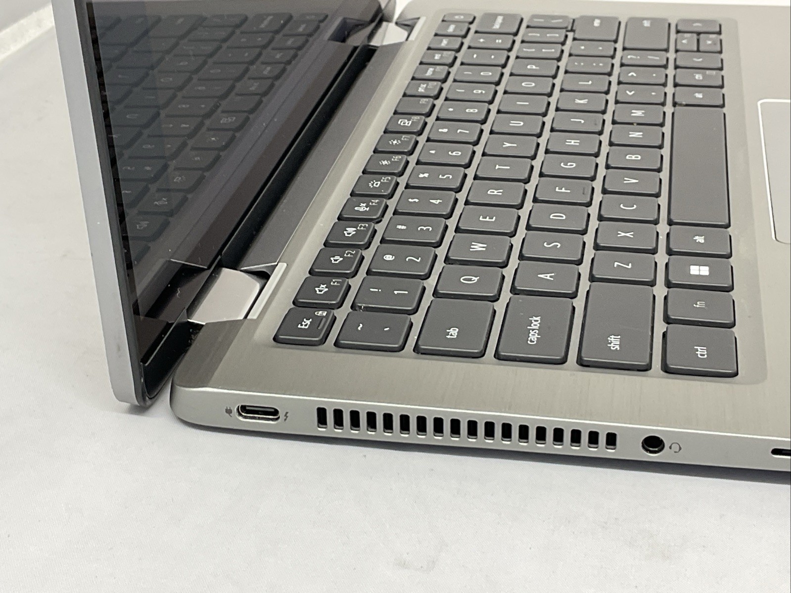 Dell Latitude 7330 2-in-1 – i5-1245U – 16GB, 512GB, Windows 11 +Adapter
