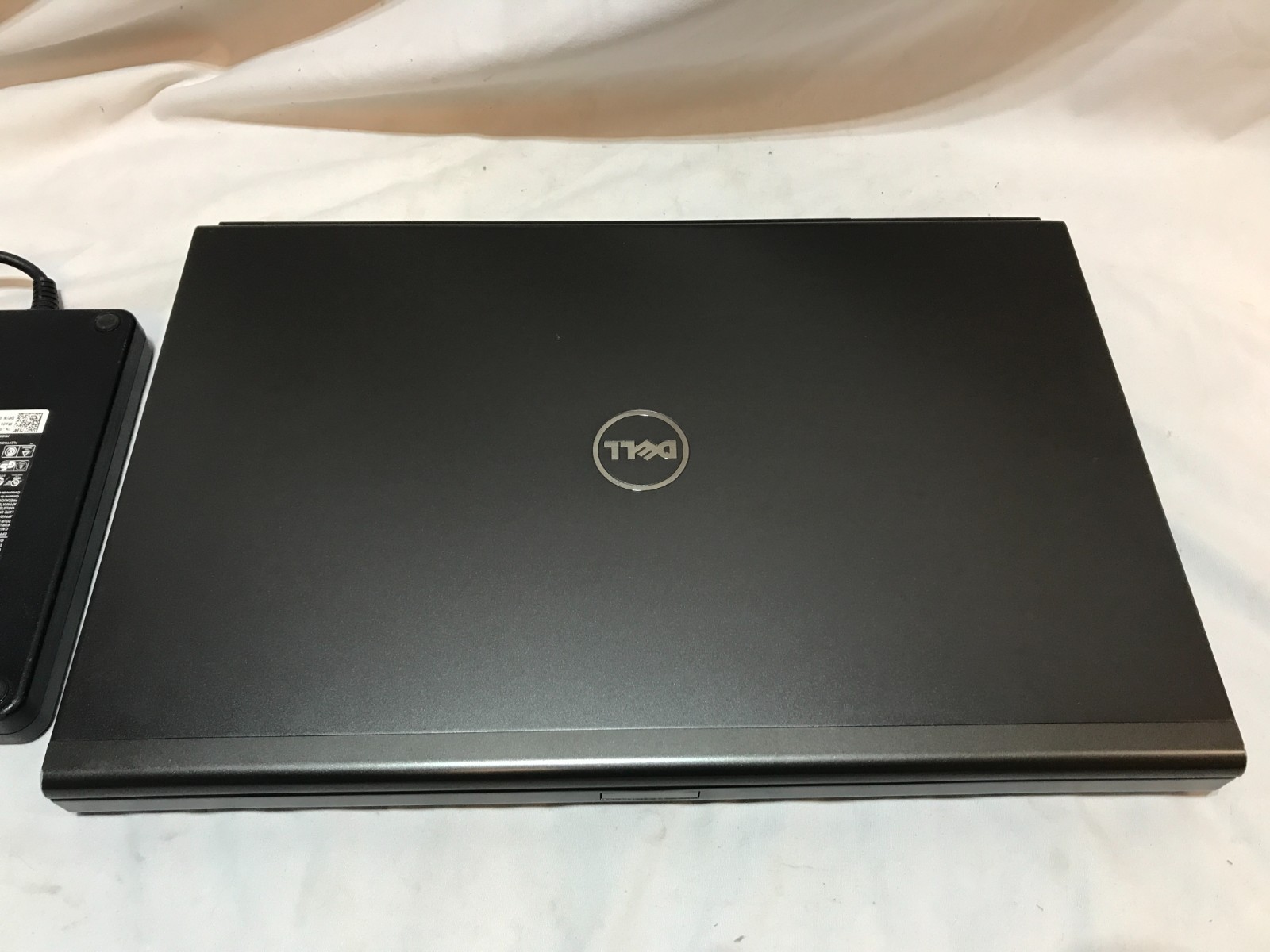 Dell Precision M6800 Core i7-4800Q 2.7 Ghz 8GB Ram 500GB 17″ Win 10 small dent