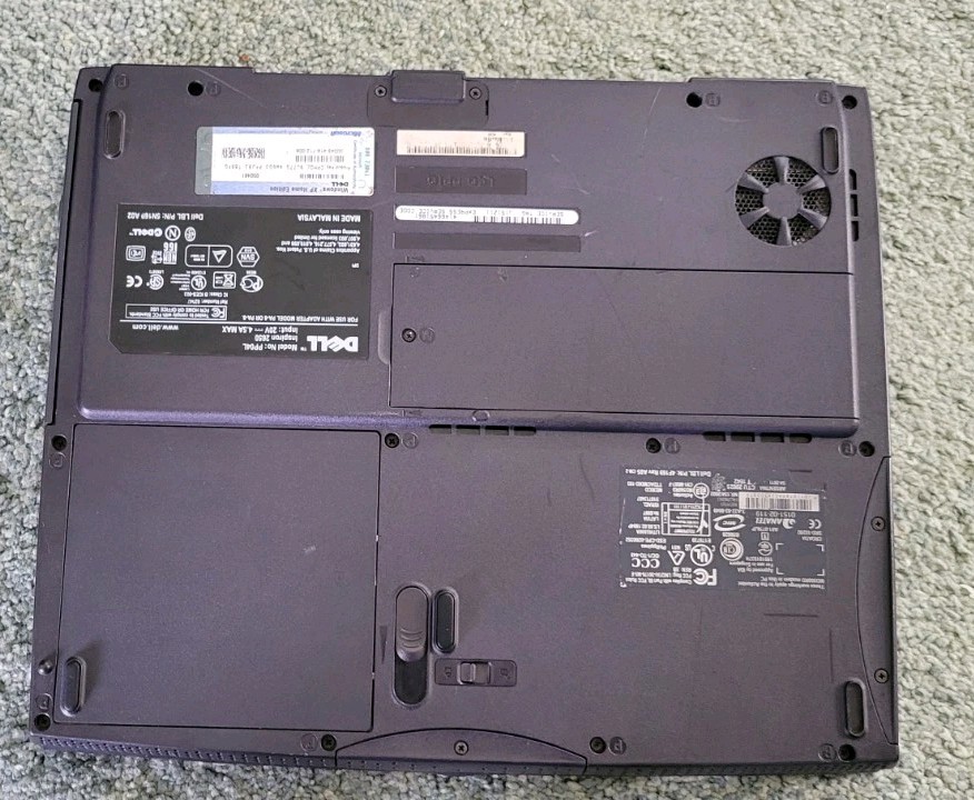 Dell Inspiron 2650 Retro Gaming Laptop Pentium 4 1.70GHz 128MB RAM Windows XP