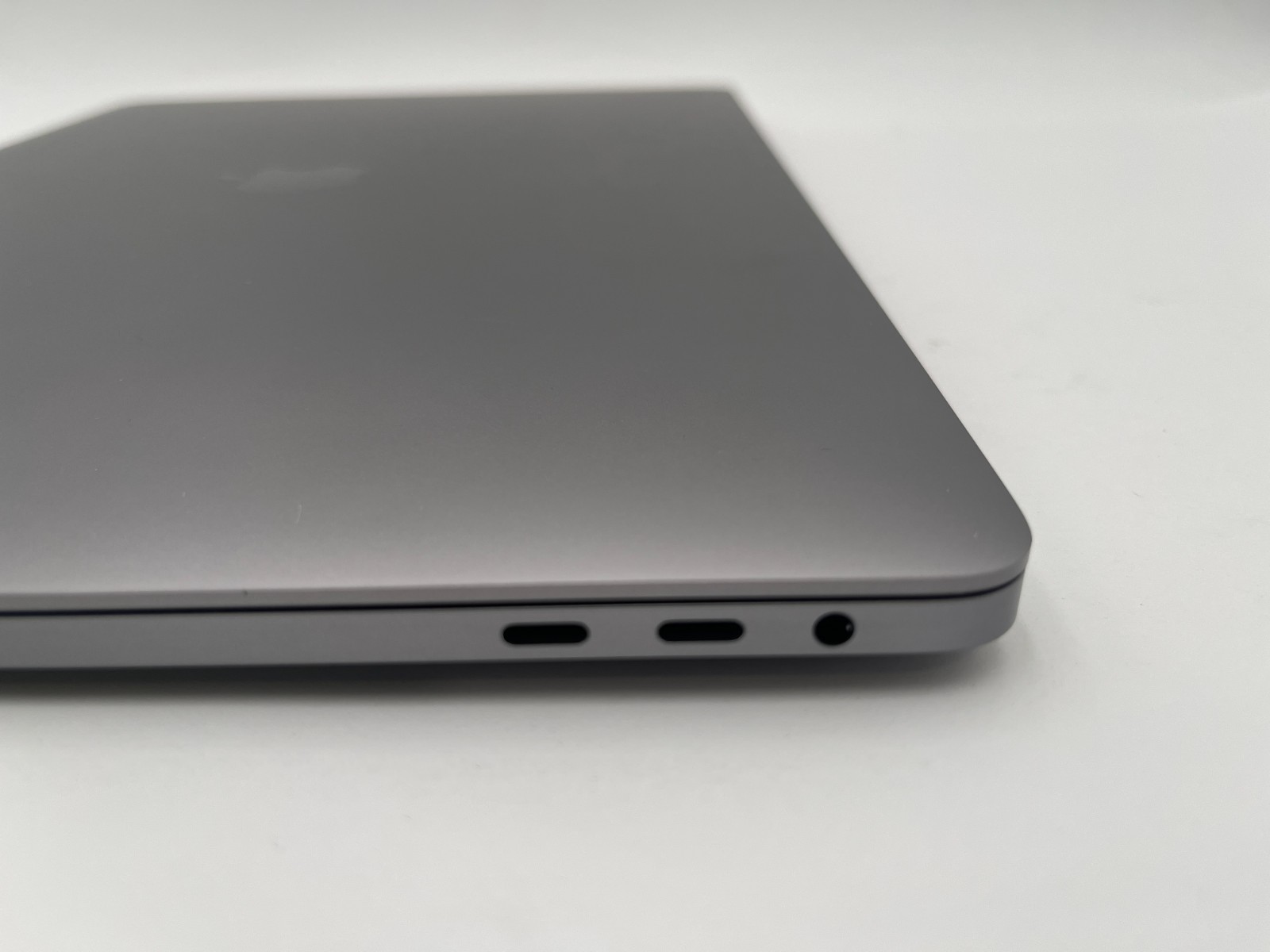 APPLE A2141 16″ MACBOOK PRO 2019 CORE i7-9750H@ 2.6 GHz 16GB DDR4 500 GB TAHOE