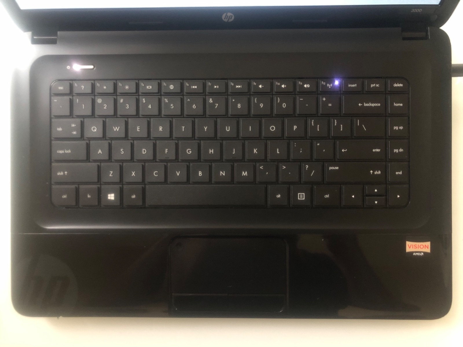 HP 2000 Notebook 15″ AMD E1-1200 1.4GHz 4GB RAM 320GB HDD Windows 8 (Exellent)!!