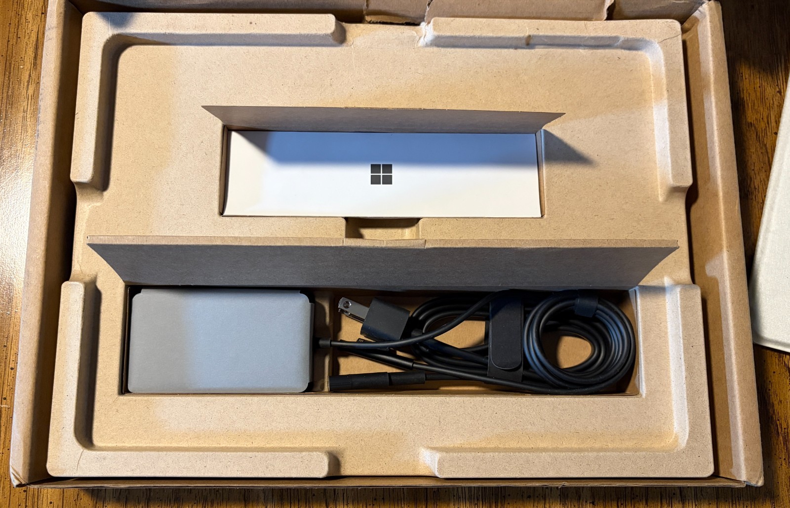 Microsoft Surface Pro 11 13″ OLED Ultra 7 266V 16GB 512GB EP2-20247 ( Read Desc)