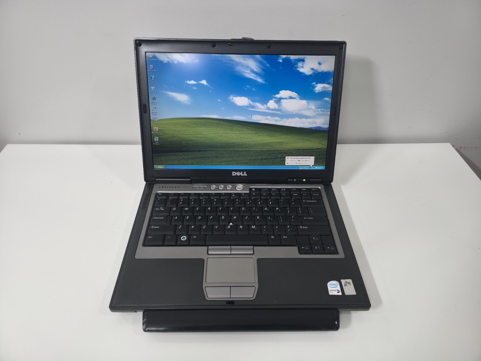 Dell D620 Laptop 2.33ghz 1gb Windows XP Pro WIFI DVD 500GB very fast! RS232