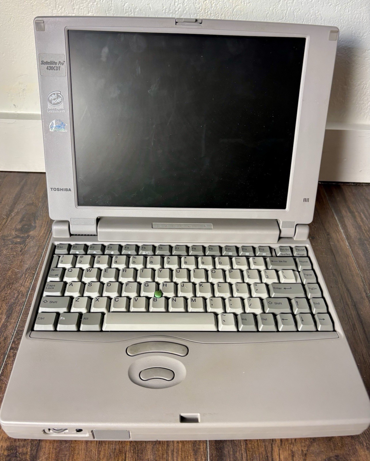 Vintage Toshiba Satellite Pro 430CDT Pentium 120MHz/1.26GB Processor TESTED/READ