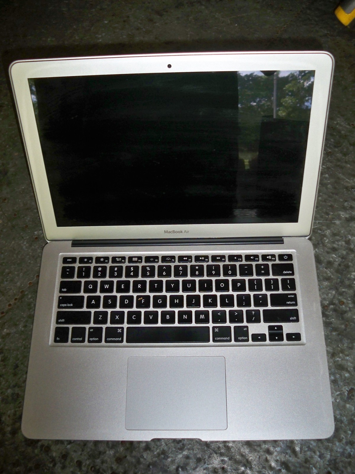 Apple MacBook Air A1466 13.3″ Intel Core i5 1.8GHz Mid 2012 W/128GB SSD, 8GB Ram