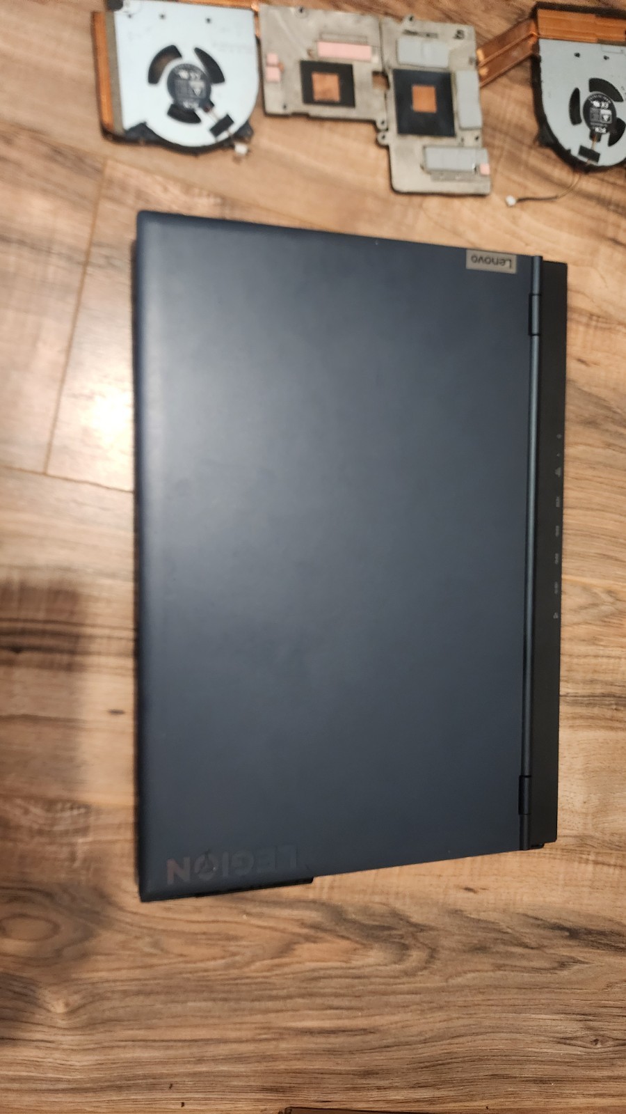 Lenovo Legion 5 17.3 FHD 3.3 GHz Ryzen 5 5600H LCD screen + keyboard, battery.