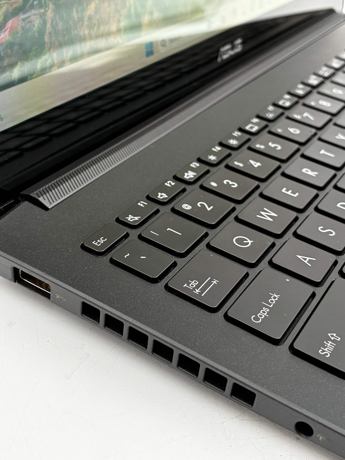 Asus QV540VJ 16-inch Core i9 10th Gen 16GB RAM 1TB RTX 3050 Laptop – Used B