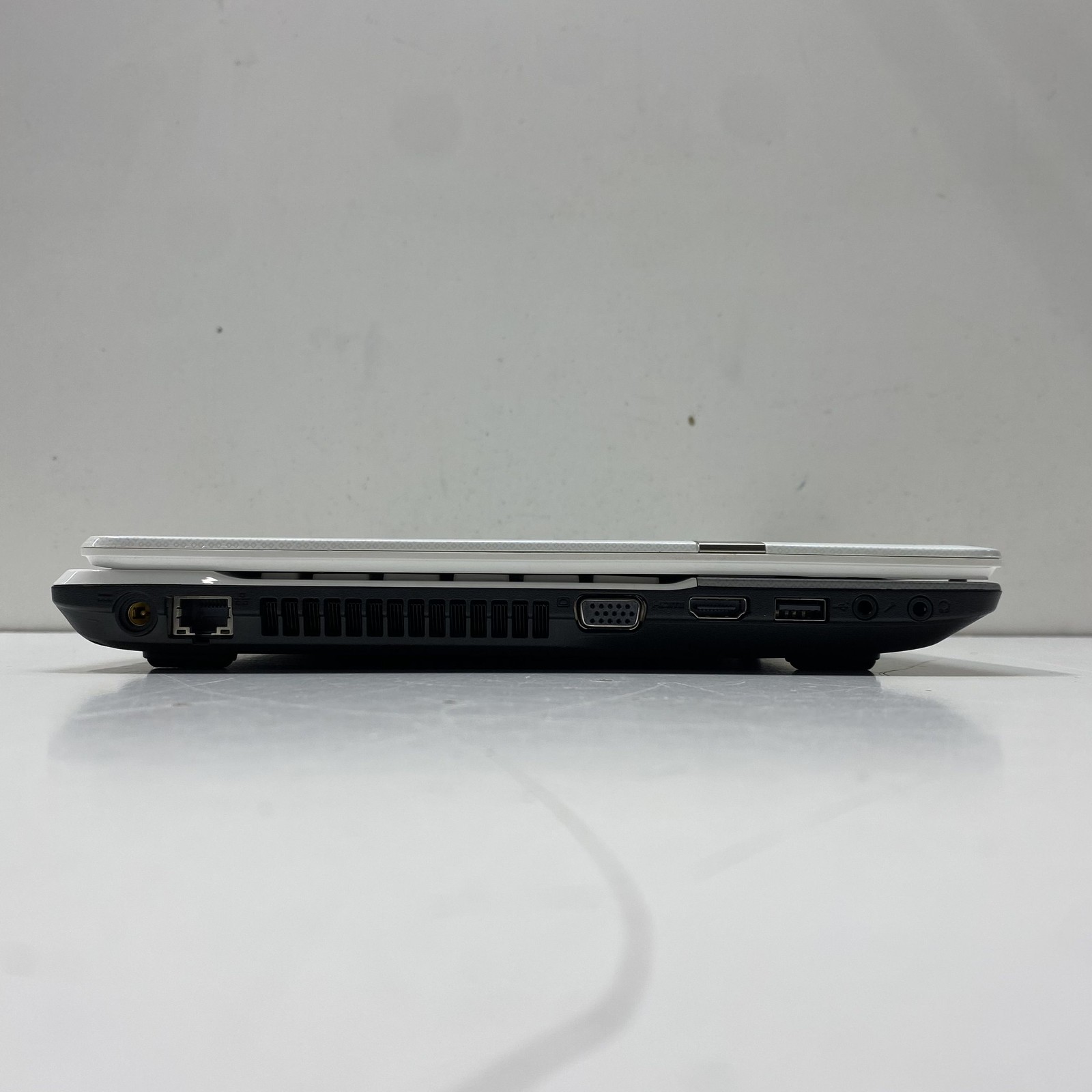 Gateway NV55S24u 15.6″ Laptop AMD Quad-Core No HDD Broken Screen For Parts
