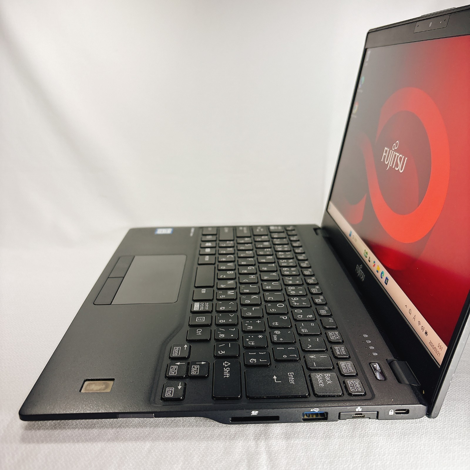 Fujitsu lifebook U939/C Core i5-8265U 8GB RAM 256GB SSD With AC adapter_741