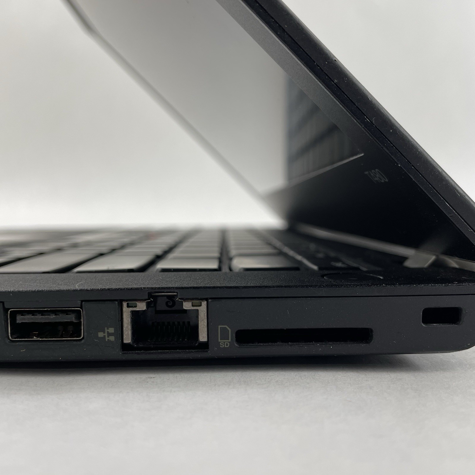 Lenovo ThinkPad T480 14″ i5-8350U 1.70 GHz 8 GB RAM No SSD/OS/AC – READ