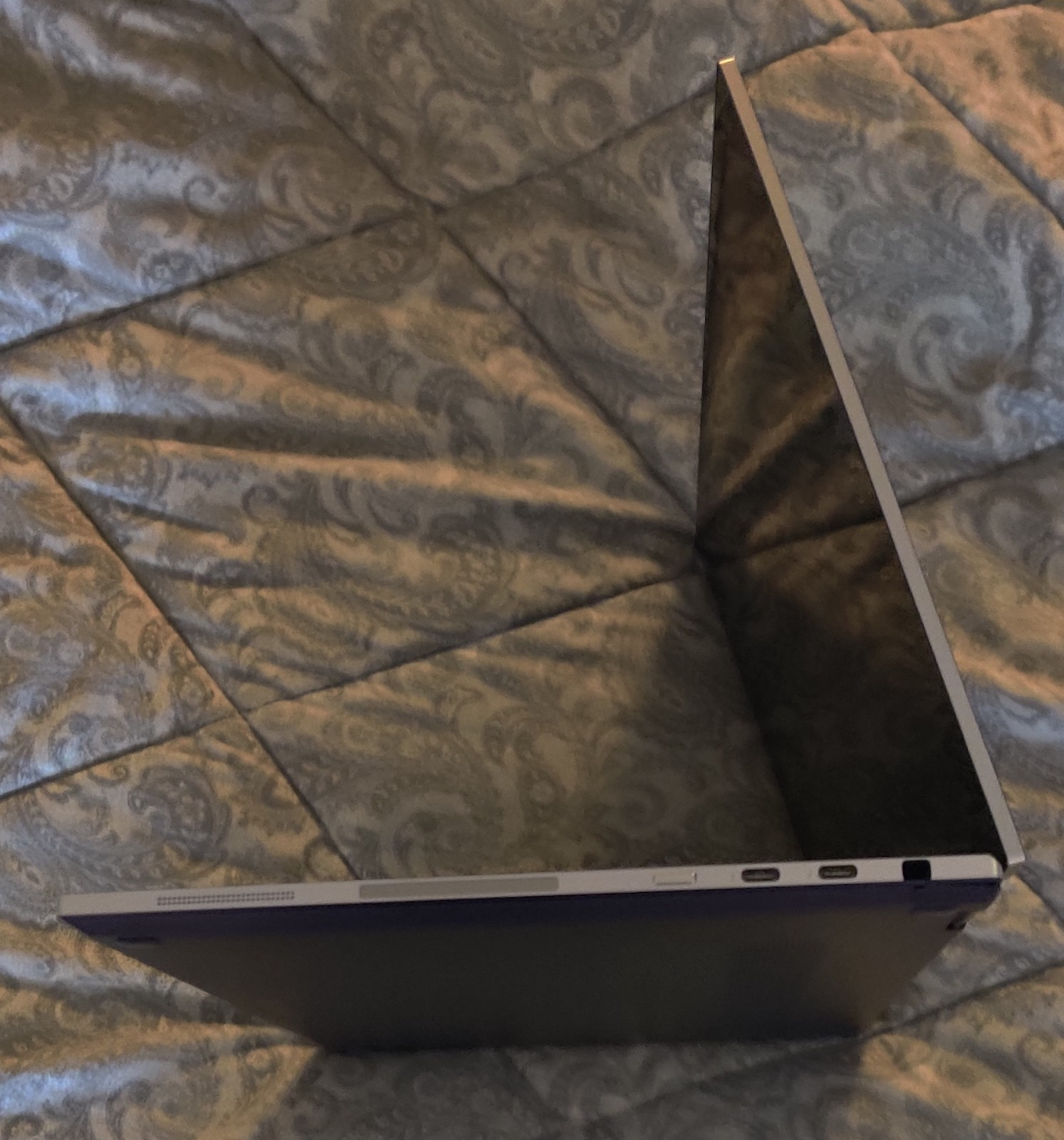 np950qcg-k01us Samsung Galaxy Book Flex Convertible 2-in-1 Laptop
