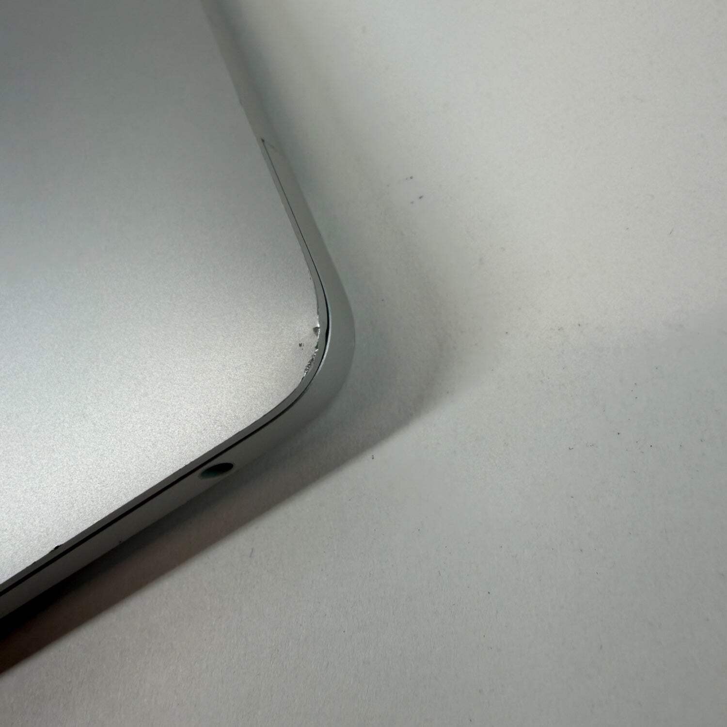 Broken 2022 Apple MacBook Pro 13.3″ M2 10C GPU 3.5GHz 8GB RAM 256GB SSD Bad LCD