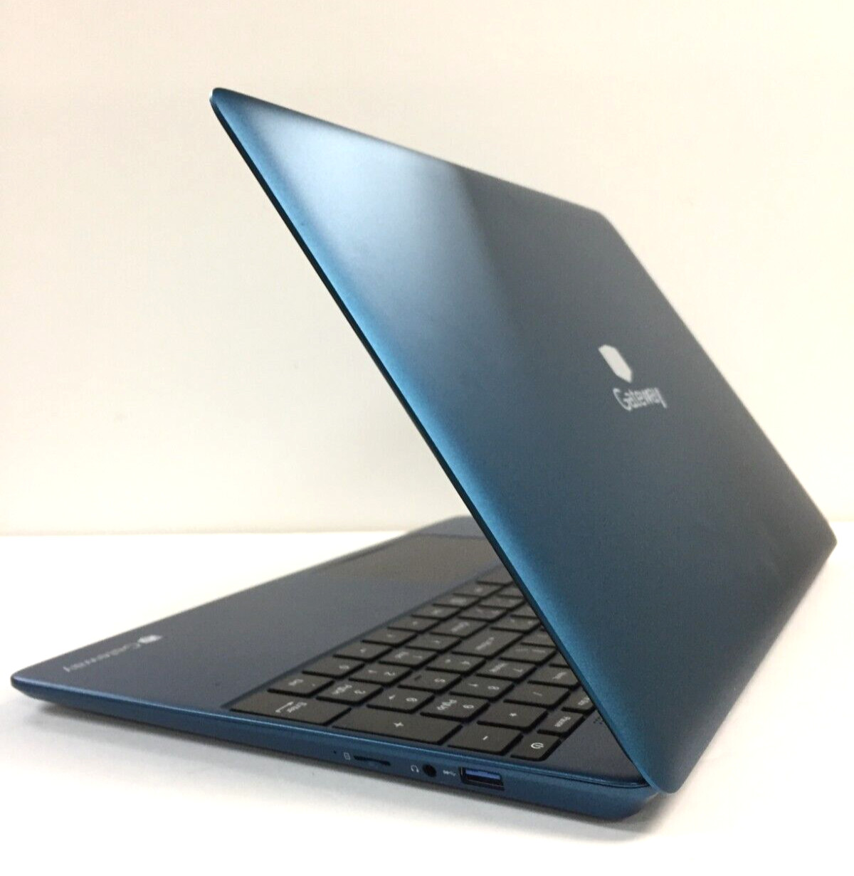 Gateway 15.6 FHD Ultra Slim Notebook GWTN156-9BL I5-1135G7 16GB 512GB SSD, Blue