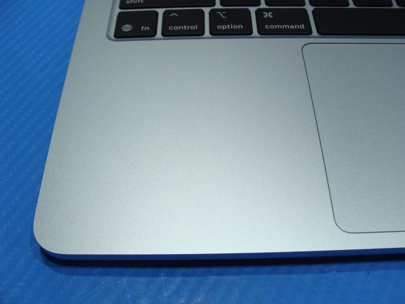 2025 Apple MacBook Air A3240 13.6″ M4 10CPU/8GPU 16GB 256GB Sequoia AppleCare27!