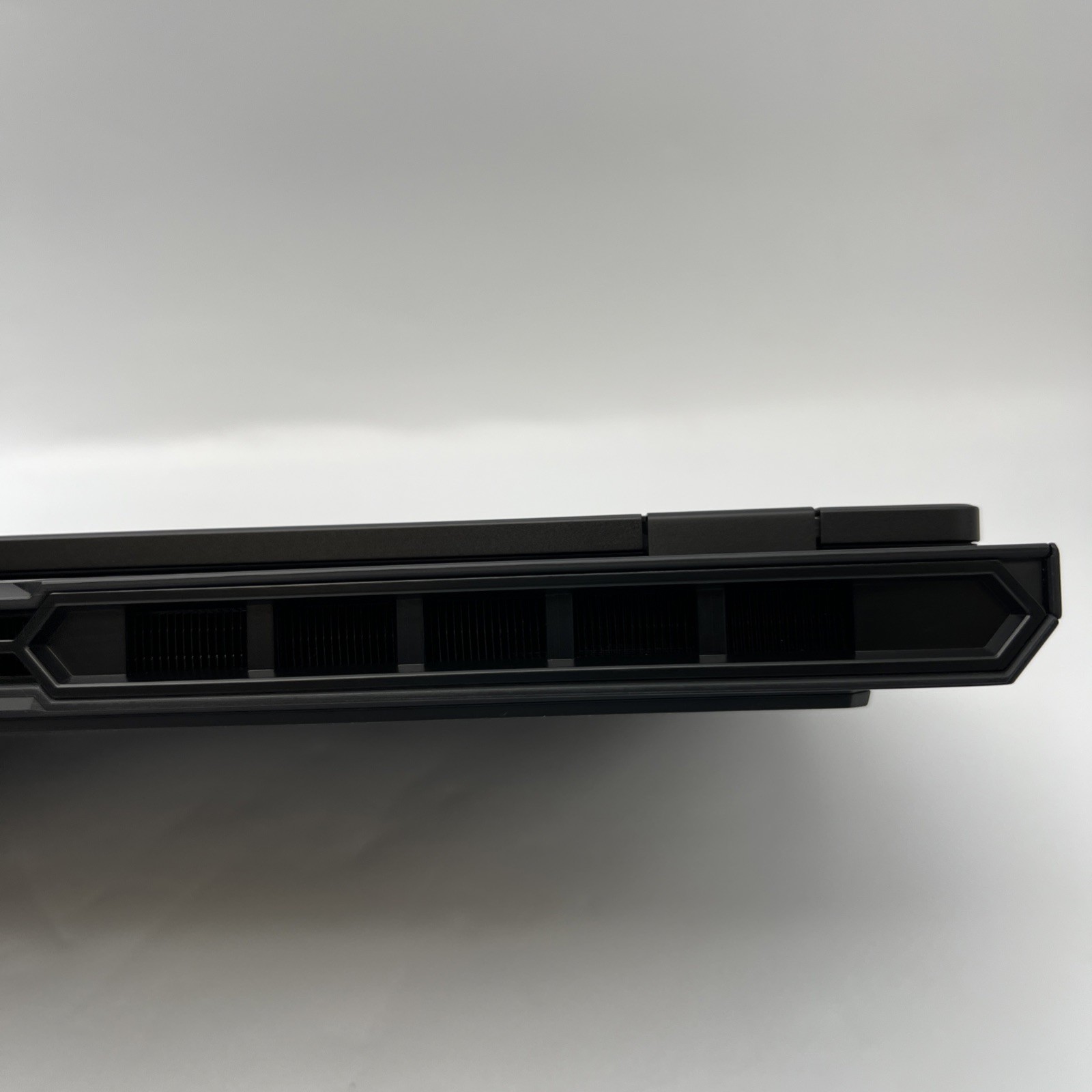 Lenovo Legion Pro 5 16IAX10H 16″ Ultra 9 275HX 32GB 1TB SSD RTX 5070 – Used
