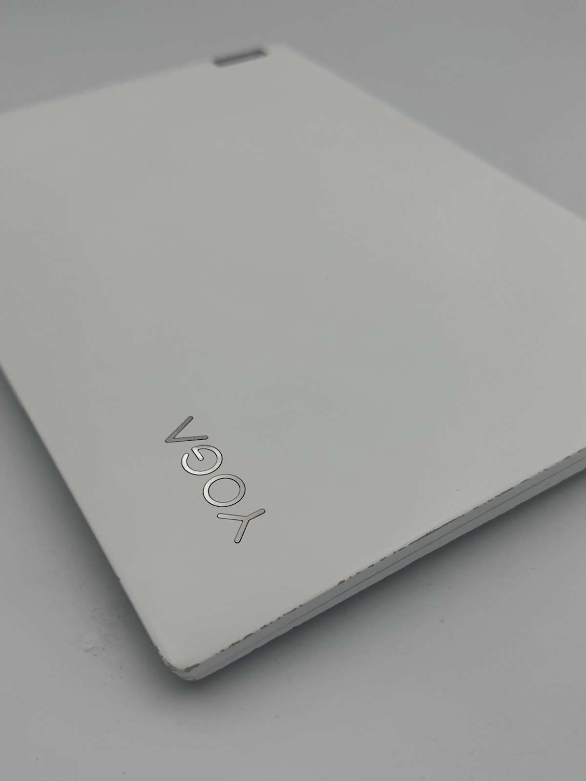 Lenovo Yoga Slim 7i Carbon 13.3” – i5 11th/16GB RAM/512GB (Keyboard Issue) 24C