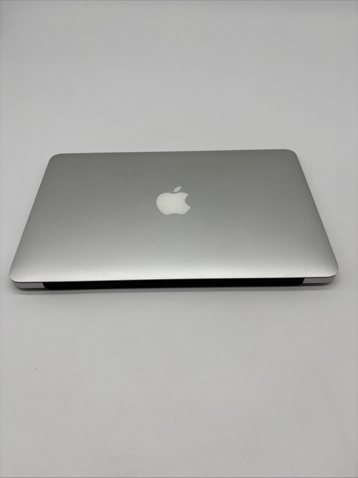 Apple MacBook Air – A1370 – 12”- Core i5-2467M 1.6GHz 4GB RAM 128GB SSD Silver