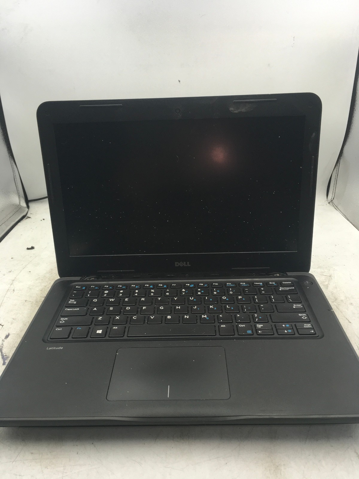 DELL LATITUDE 3380 – FOR PARTS – INTEL I5 – NO RAM -READ DESCRIPTION- BB