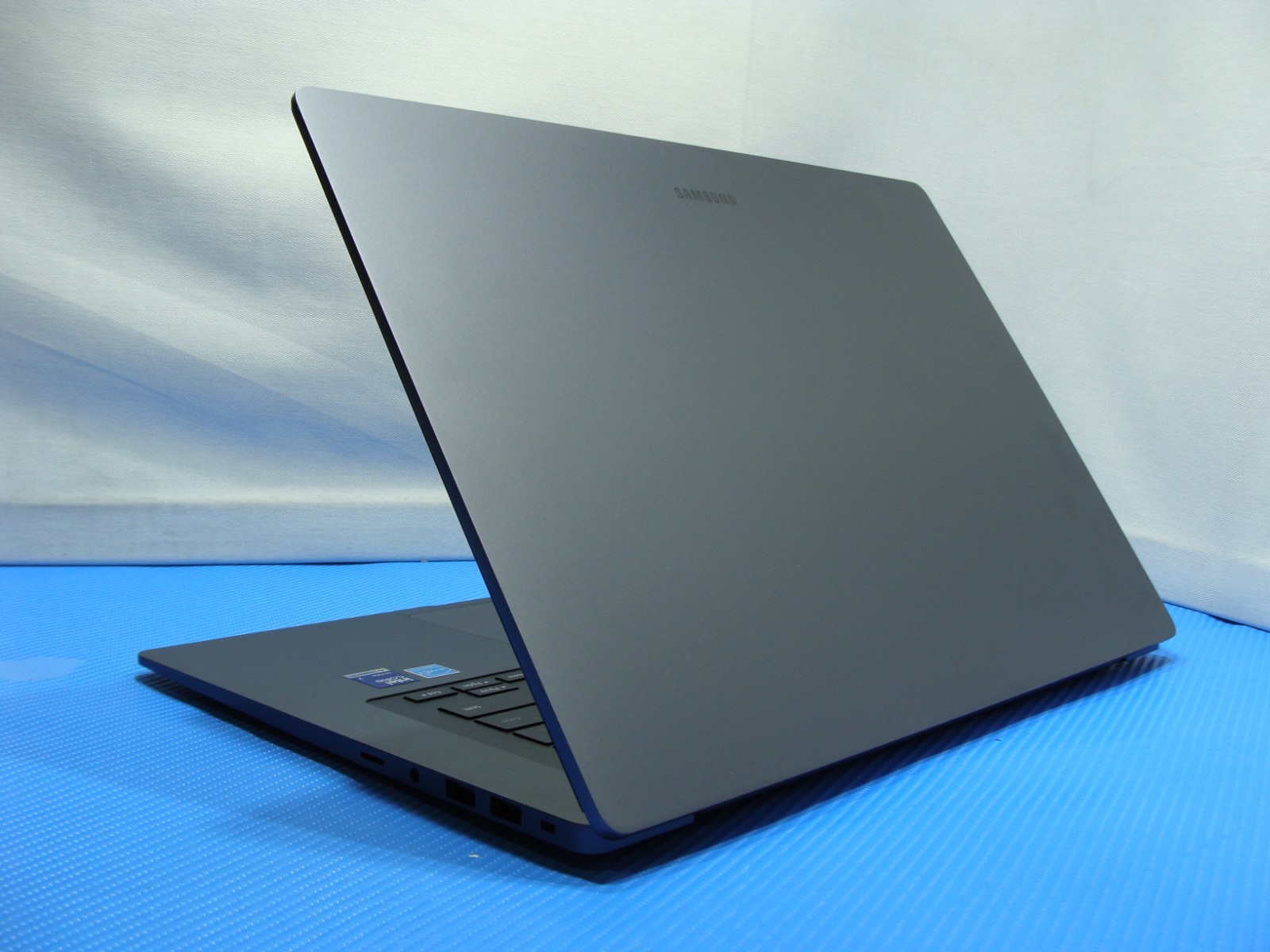 2026 SAMSUNG GALAXY BOOK 6 16″WUXGA TOUCH Ultra 7 355 2.3Ghz 16GB 512GB 2 cycles