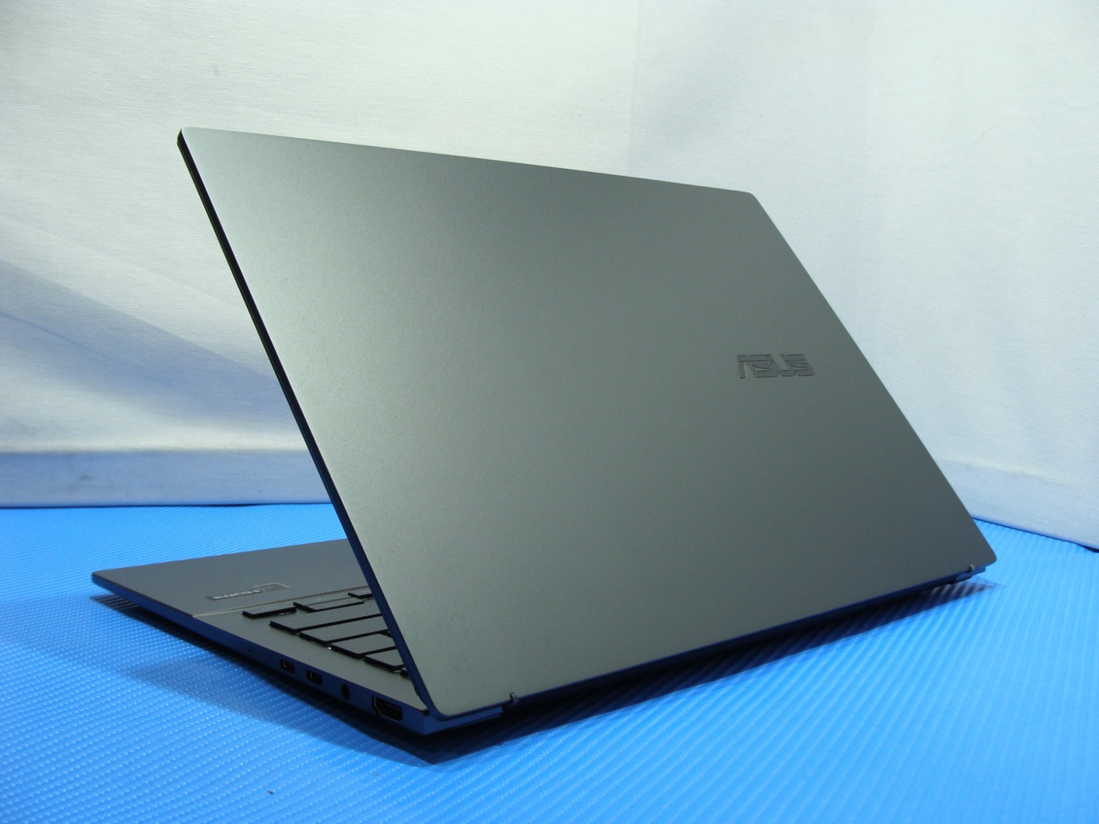 Asus ZenBook Q415MA 14″FHD+ TOUCH ultra 5 125H 3.6GHz 8GB 512GB SSD Win 11H +PA