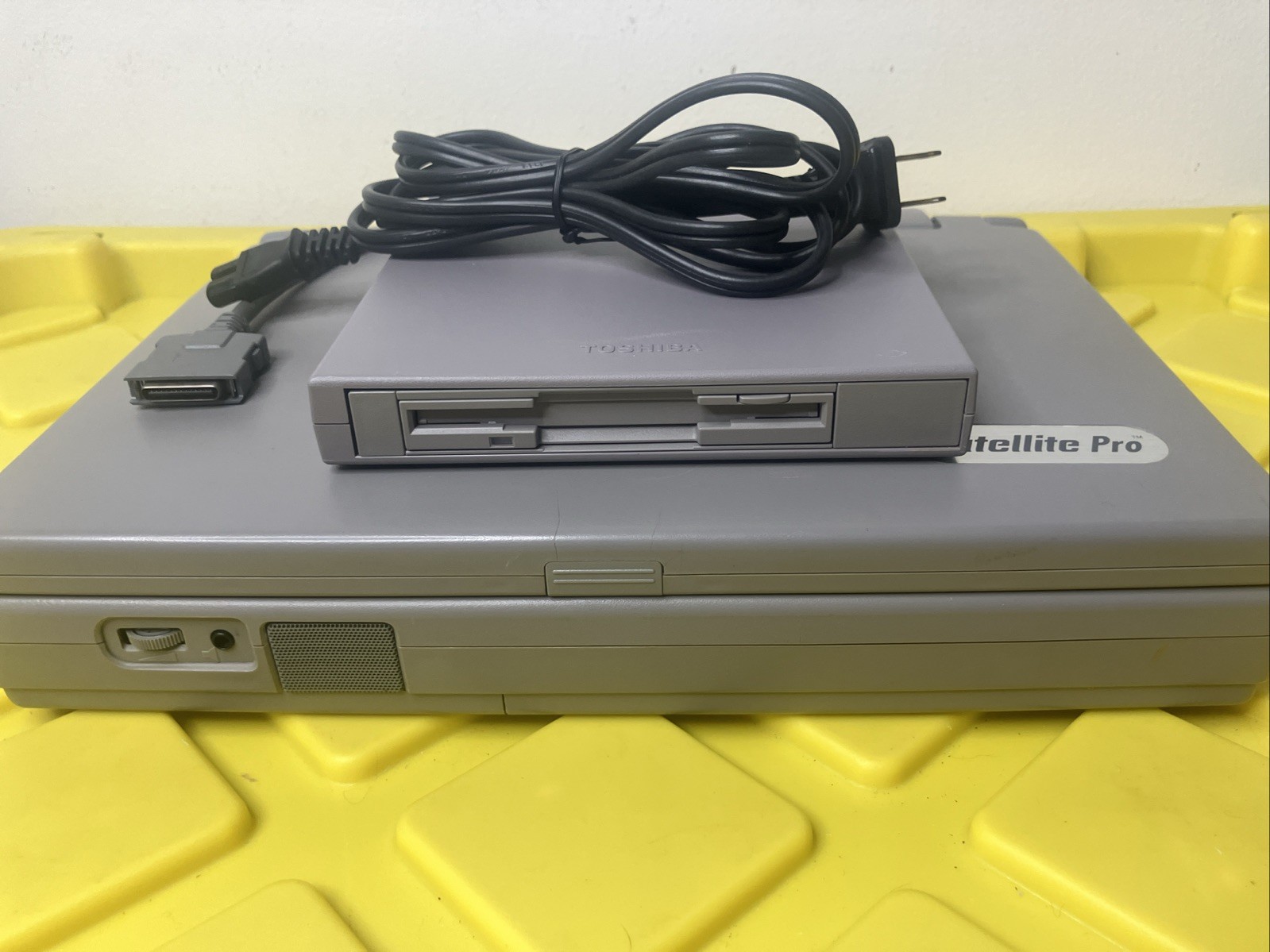 Toshiba Satellite Pro 410CDT Laptop Windows 95 w/External FDD UPGRADED HDD & RAM