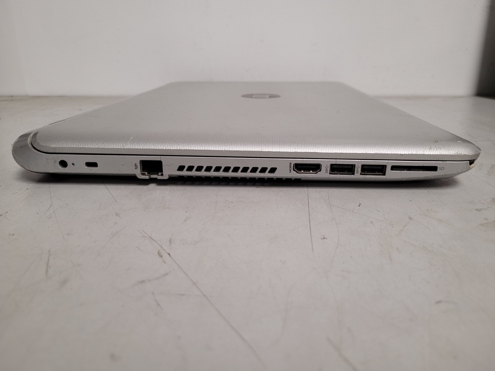 Hp pavilion 17 17.3″amd A10-5745m 2.1ghz 6gb ram 700gb hdd charger 5CD42940KL