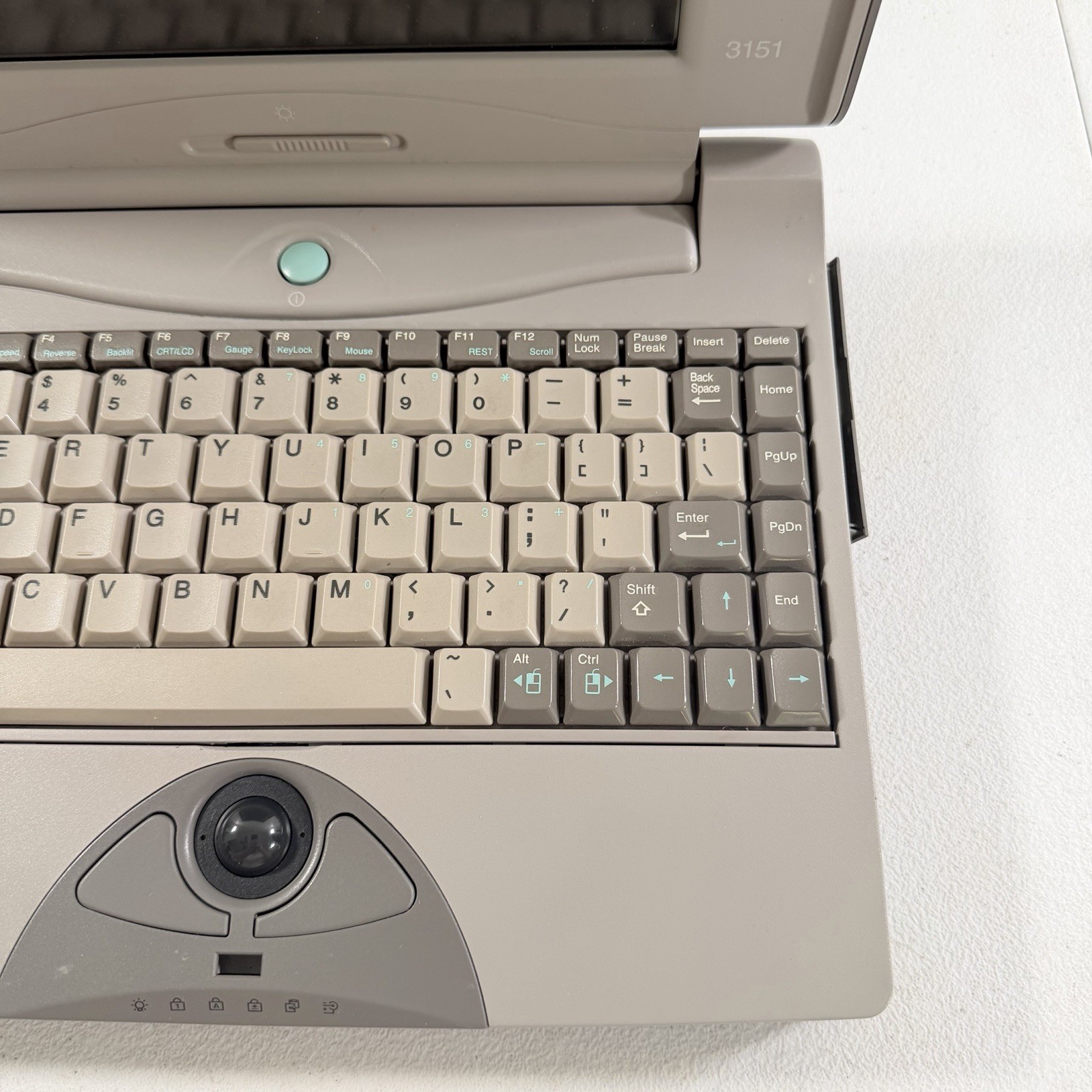 Vintage Retro AT&T Safari 3151 Laptop Computer POWERS ON NO BOOT DEVICE READ
