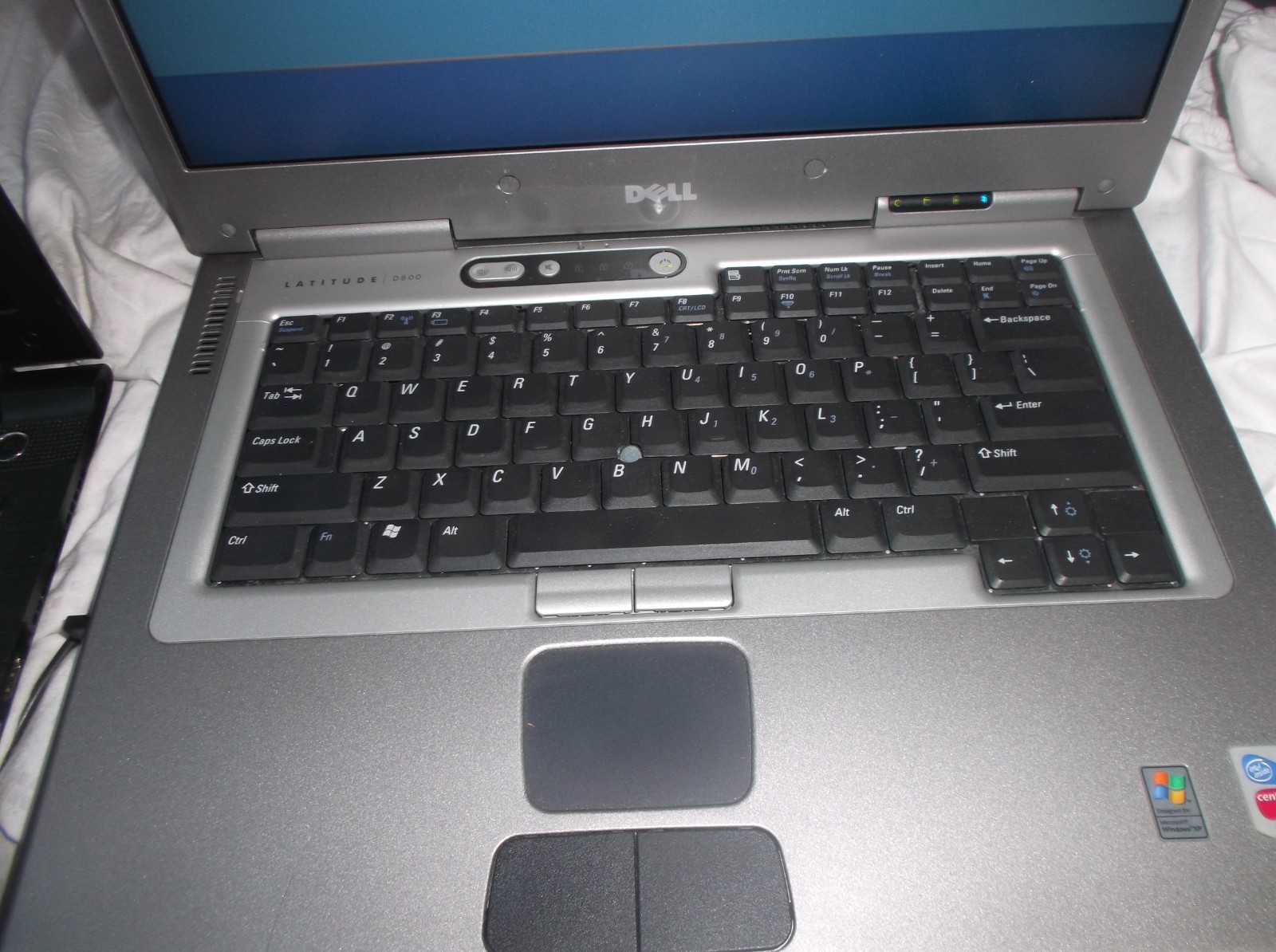 Dell Latitude D800 15.4″ Laptop / Windows XP. 1600MHz / 1 GB Ram 40GB HD