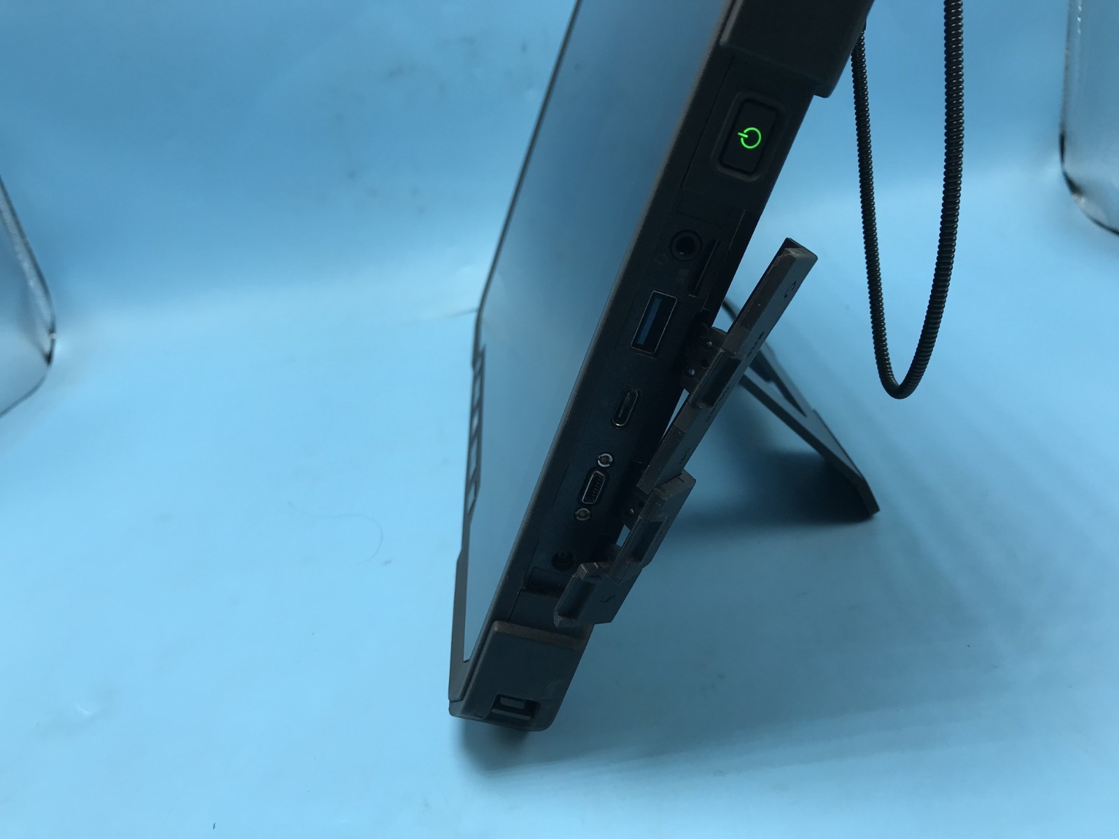 Dell Latitude 7212 Rugged 11.6″ Core i7-8650U 1.90GHZ 16GB RAM 256GB SSD Win 11
