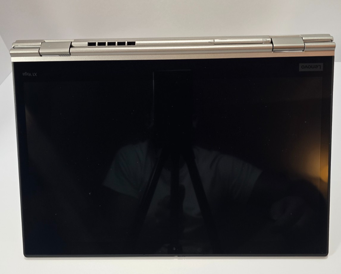 Lenovo ThinkPad X1 Yoga 3rd Gen i7-8650U, 16GB RAM, 512GB NVMe SSD, Charger