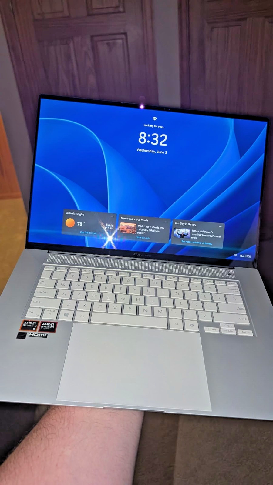 FULL WARRANTY -ASUS Zenbook S 16″ 3K OLED AMD Ryzen AI 9 365 24GB 1TB SSD