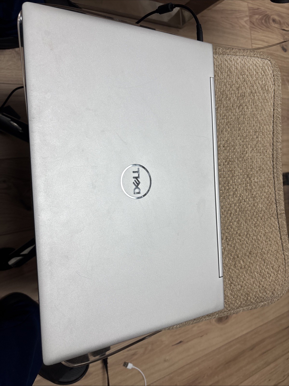 dell inspiron 17 7000 2 in 1 laptop (comes with a charger)