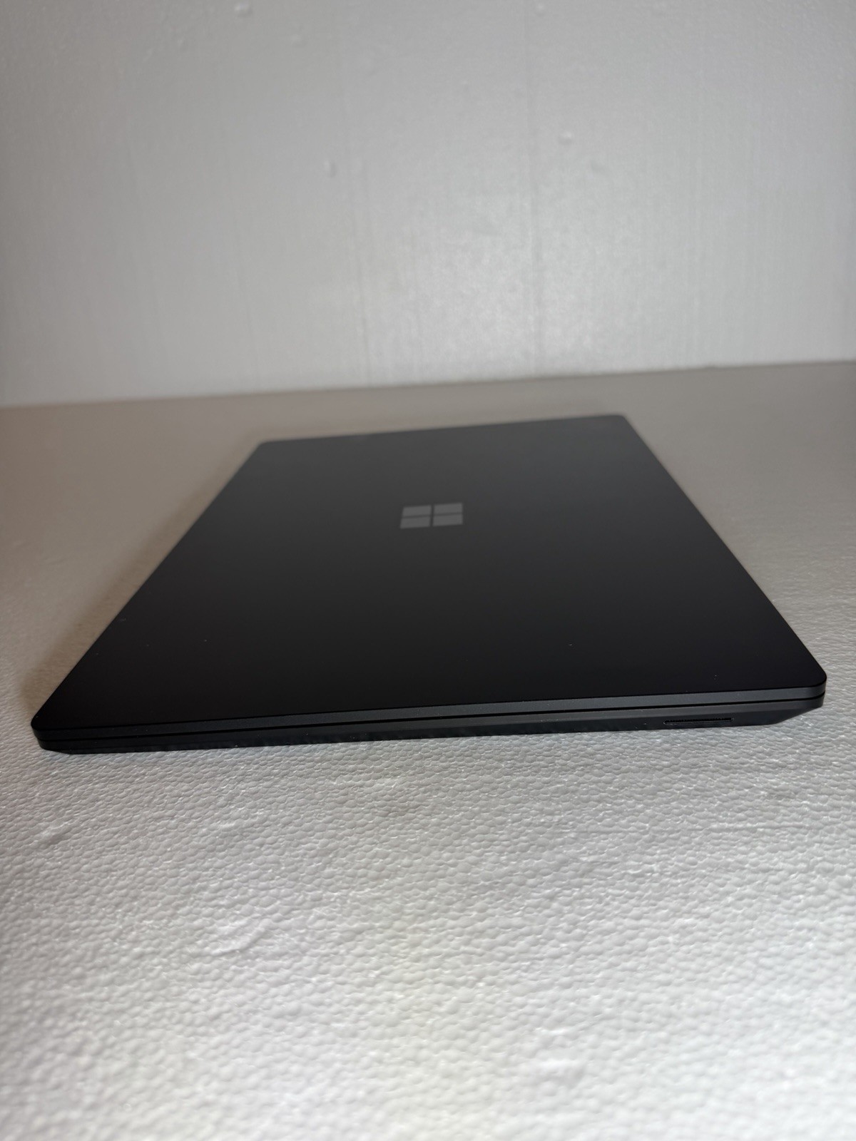 Microsoft Surface Laptop 3 15″ 1872 Core i7 512GB SSD 16GB RAM w/Dock Station