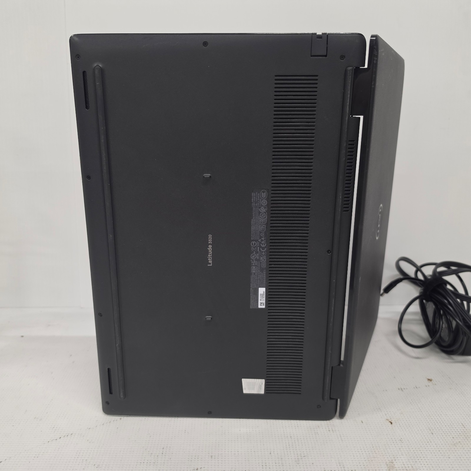 Dell Latitude 3520 15.6″ i5-1135G7 2.4Ghz Iris XE 8GB Ram Win 11 Pro Laptop