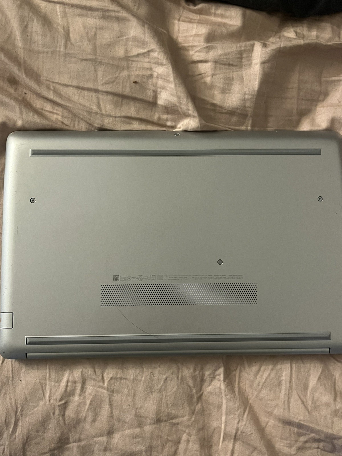 HP 15-DB0031NR Laptop 15.6″ AMD A9-9425 Radeon R5 3.1GHz 4GB 1TB Win10