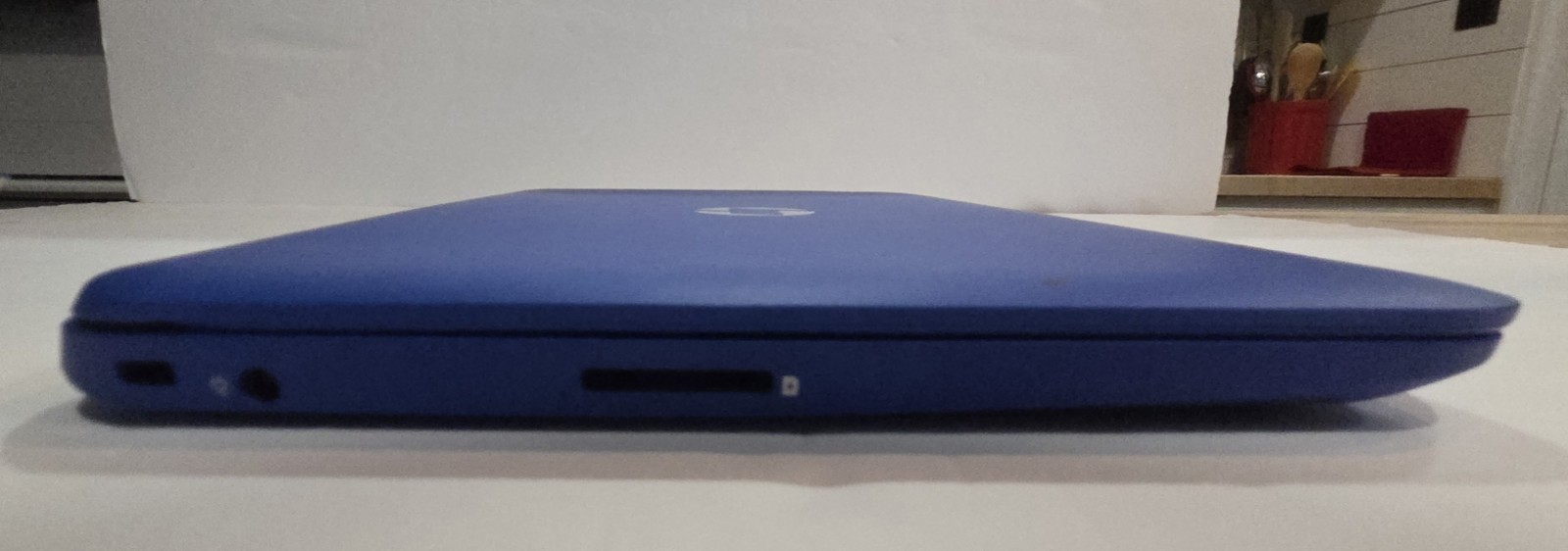 HP Stream 11-d010wm 11.6 inch Notebook Intel Celeron Windows 8.1 Blue Ultra