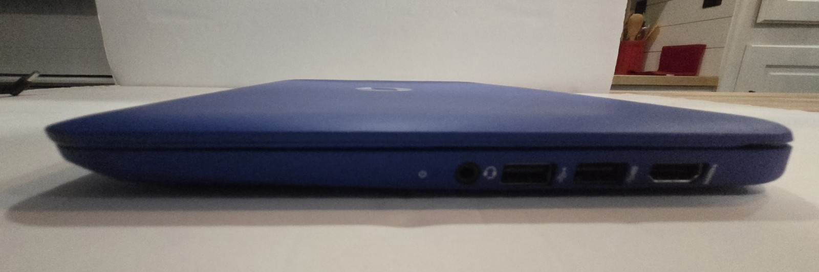 HP Stream 11-d010wm 11.6 inch Notebook Intel Celeron Windows 8.1 Blue Ultra