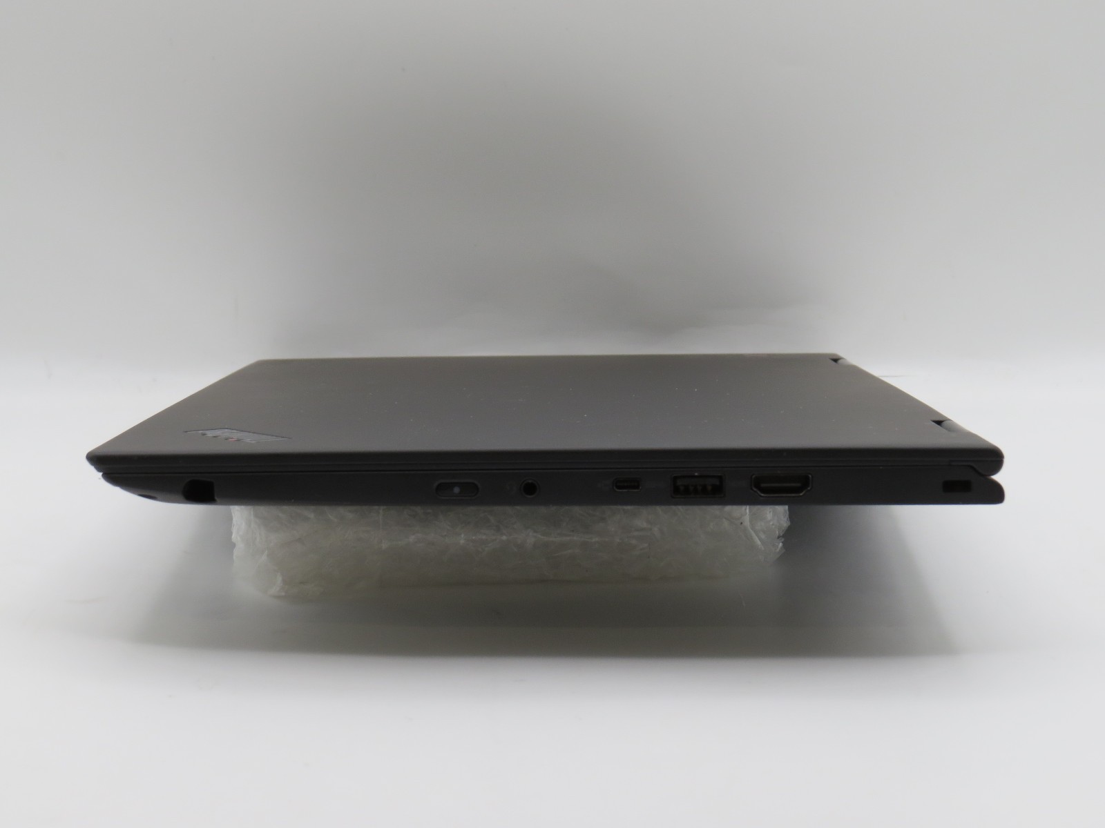 Lenovo ThinkPad X1 Yoga i5-8250U @ 1.6GHz 8GB DDR3 14″ No HDD/OS/AC/Battery