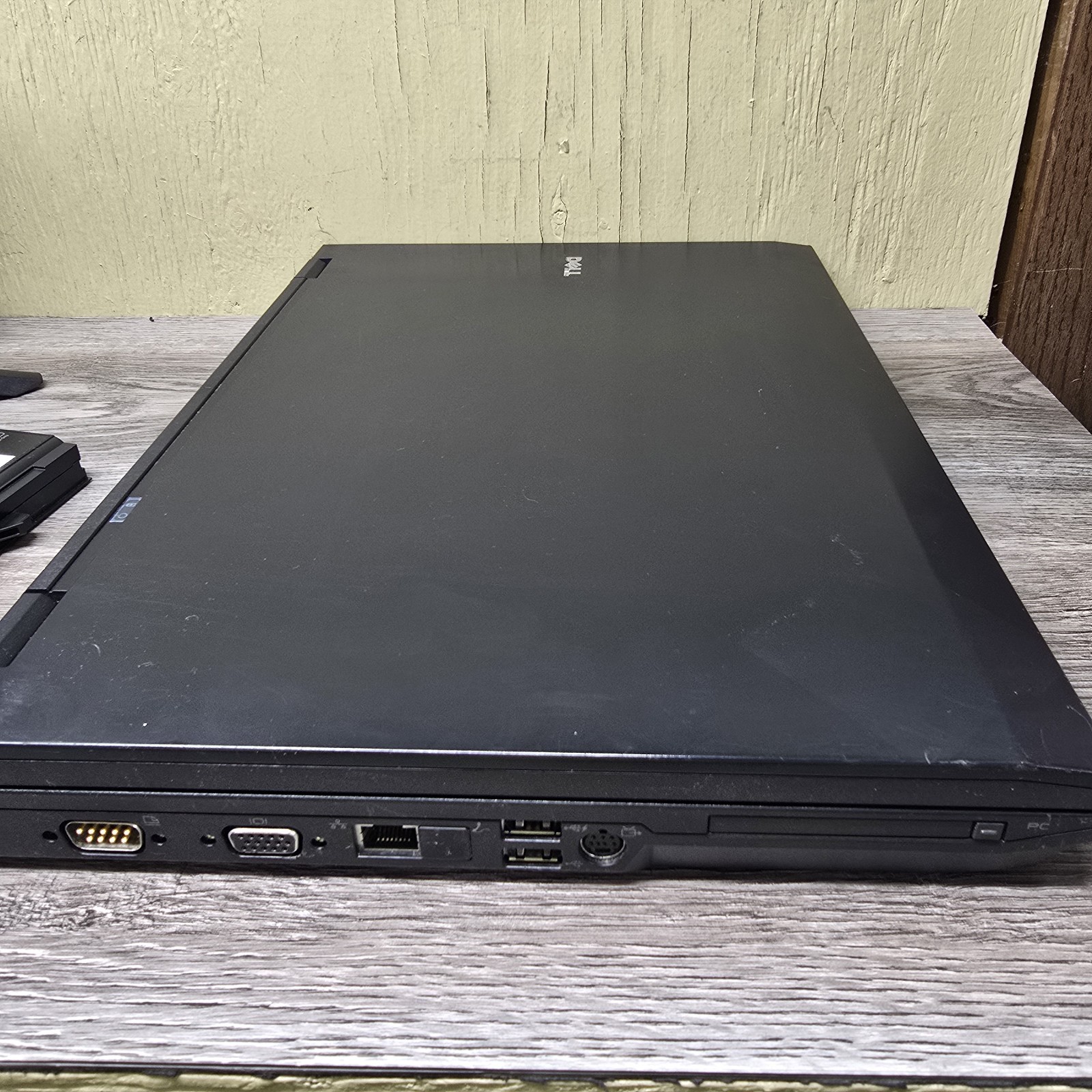 Dell Latitude E5500 Laptop Core 2 Duo P8400 2.26GHz 2GB Boots Win7 Pro