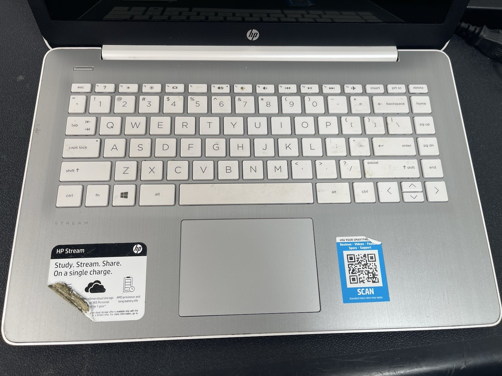 HP Laptop Stream 14 AMD A4-9120e Radeon R3 4 Cores 4GB 1.50 GHz 13.5″