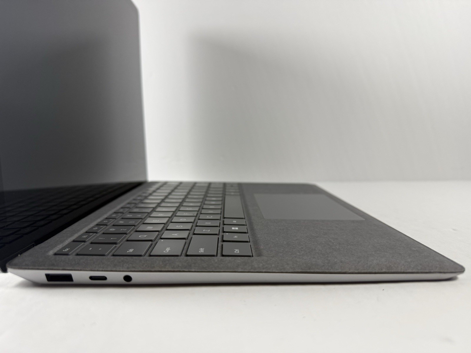 Microsoft Surface Laptop 5 13.5” 1950 Intel Core i7-1265U 16GB RAM 512GB NVME