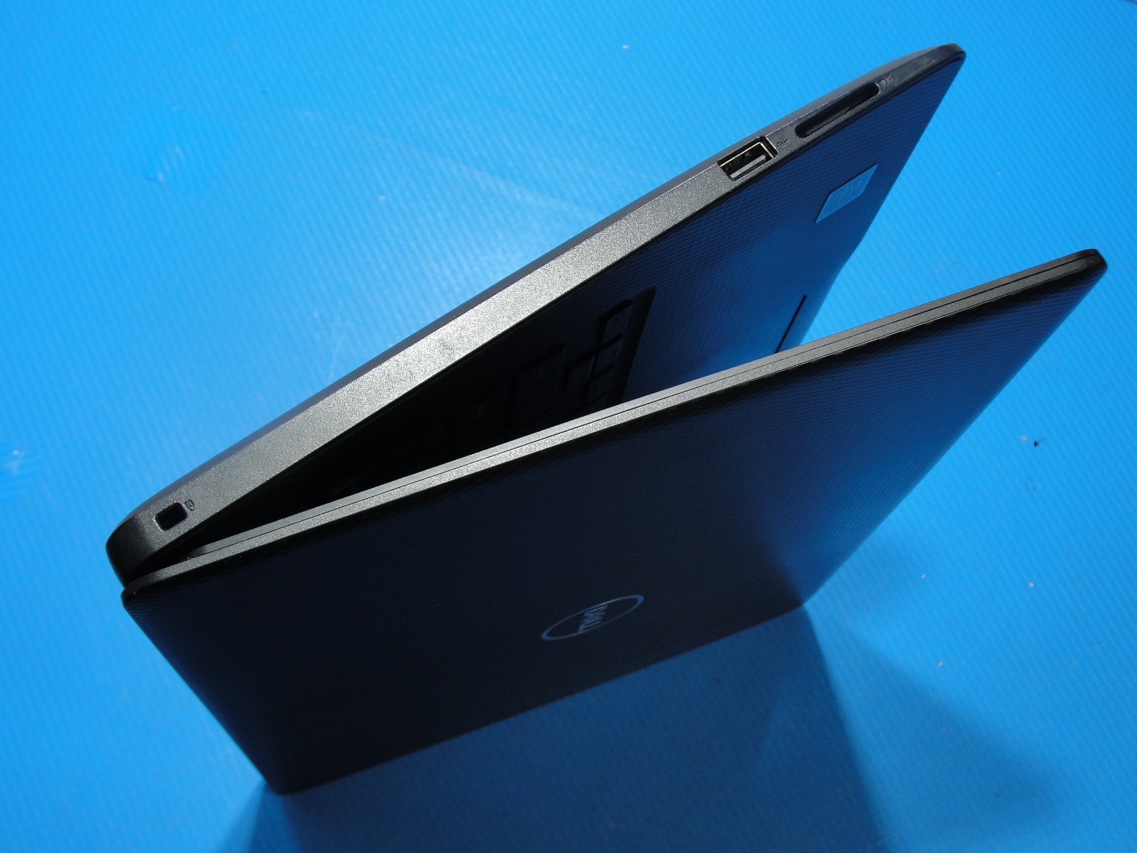 Dell Inspiron 3493 Intel Core i5-1035G4 1.1GHz 4GB 128GB SSD 14″ HD Win 11 Home